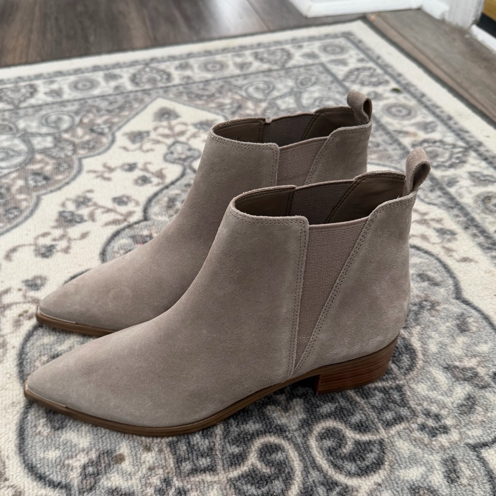 Marc Fisher Yale Chelsea Boot Cloud Suede 7.5 - Picture 4 of 8